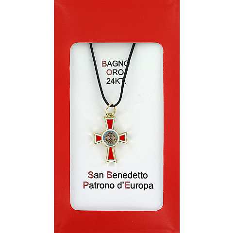 Croce San Benedetto coniata con bagno d'oro 24 kt con smalto rosso - 2,6 cm