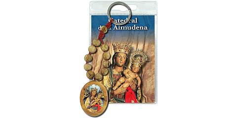 Portachiavi Madonna di Almudena con decina in ulivo e preghiera in spagnolo
