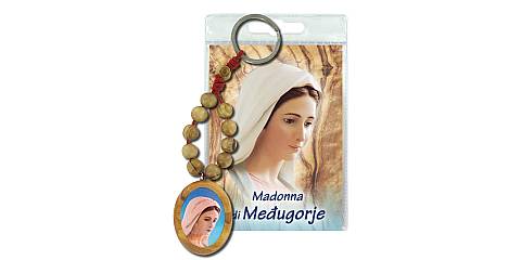Portachiavi Madonna di Medjugorje con decina in ulivo e preghiera in italiano
