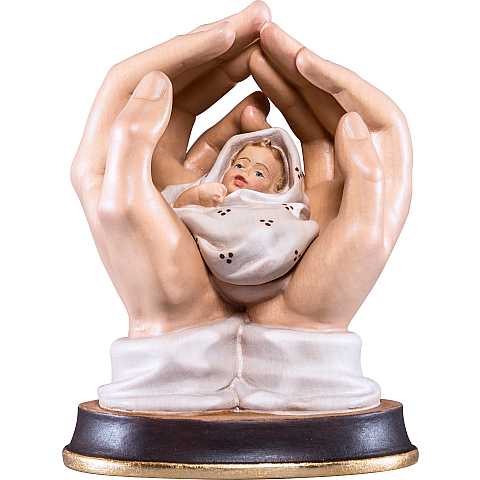Mani protettrici con neonato - Demetz - Deur - Statua in legno dipinta a mano. Altezza pari a 16 cm.